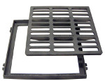 GRILLE FONTE PLATE 300X300 AVEC CADRE C 250